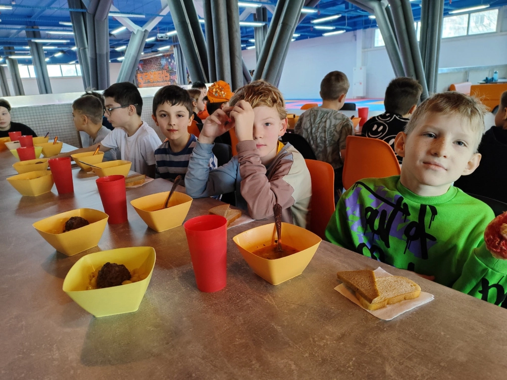 дети отдыхают зимой