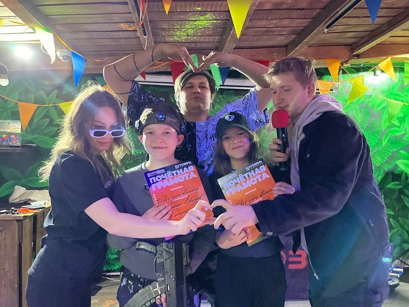 ребята отдыхают весной