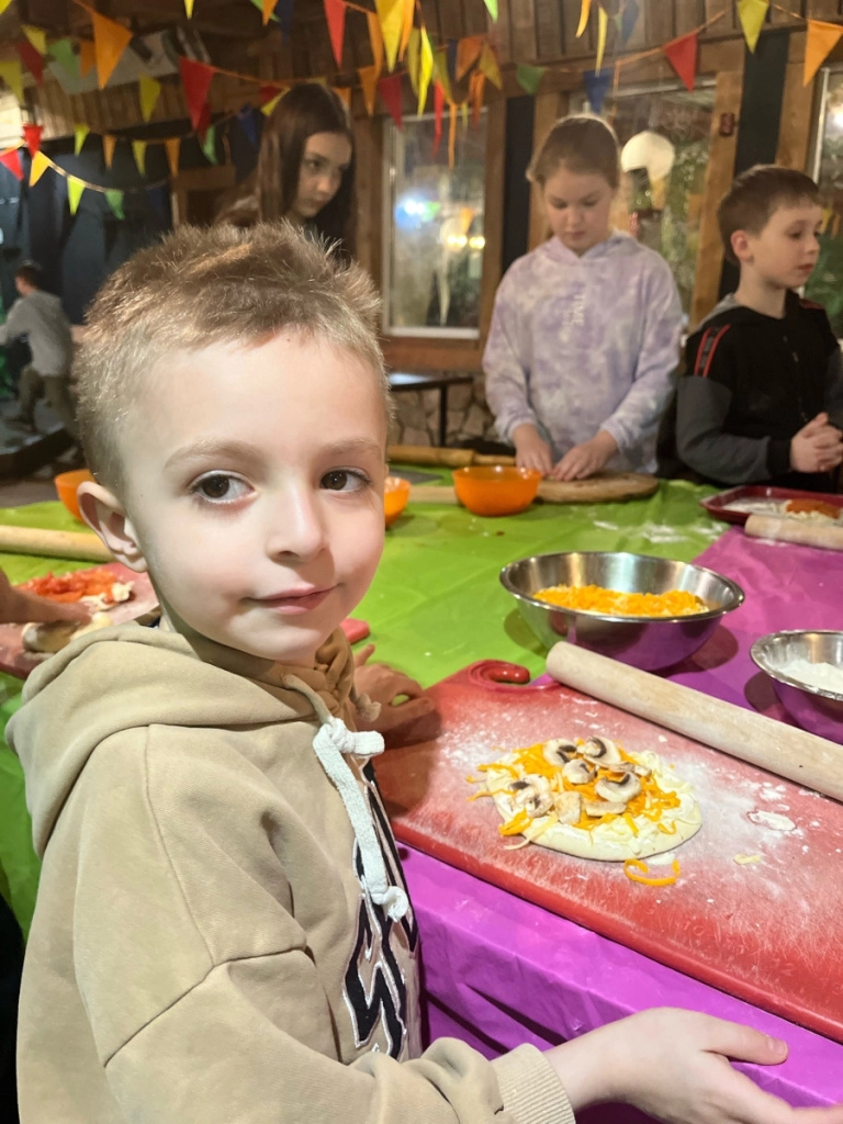 дети весной на отдыхе