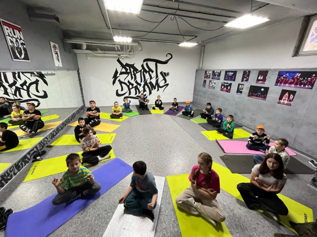 дети осенью на отдыхе