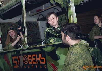 Взрослая компания